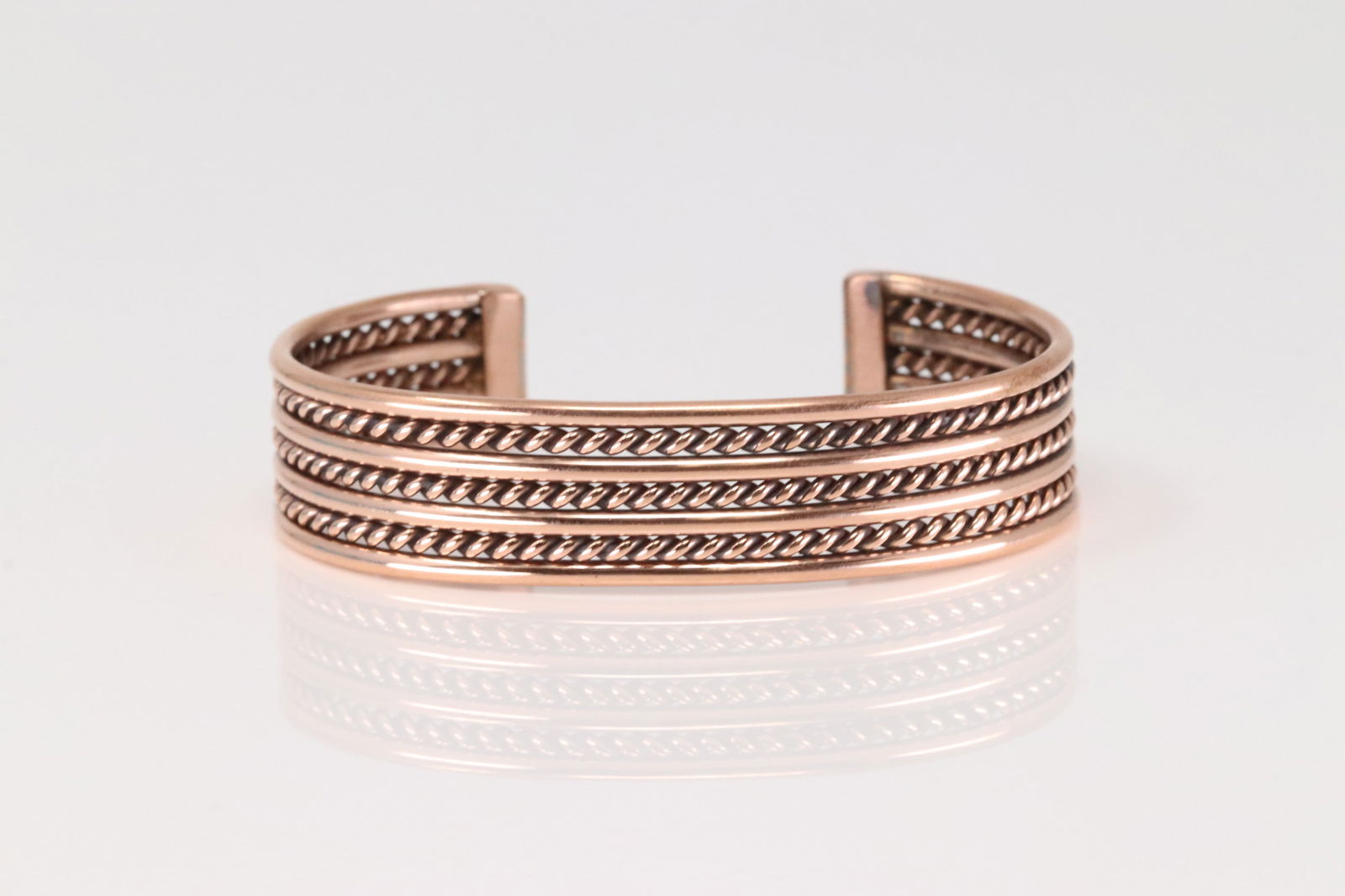 Native America Navajo Copper Bracelet Cuff By Elaine Tahe.: This is a Native America Navajo Copper Bracelet Cuff By Elaine Tahe.