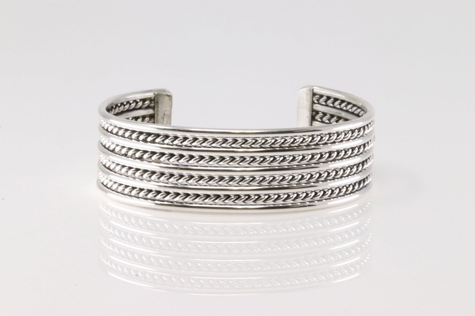 Native America Navajo Sterling Silver Solid Bracelet Cuff By Elaine Tahe.: This is a Native America Navajo Sterling Silver Solid Bracelet Cuff By Elaine Tahe.