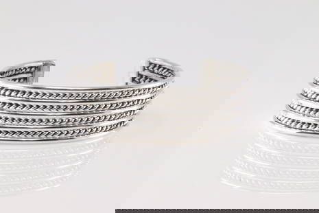 Native America Navajo Sterling Silver Solid Bracelet Cuff By Elaine Tahe.: This is a Native America Navajo Sterling Silver Solid Bracelet Cuff By Elaine Tahe.