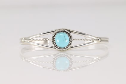 Native America Navajo Sterling Silver Turquoise Bracelet Cuff.