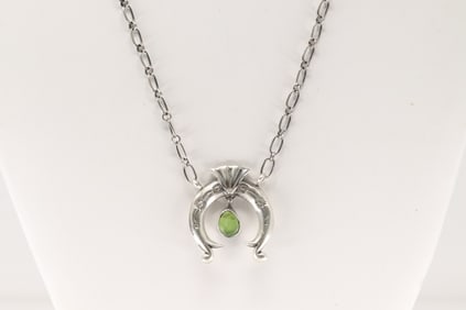 Native America Navajo Sterling Silver Turquoise Naja Necklace.