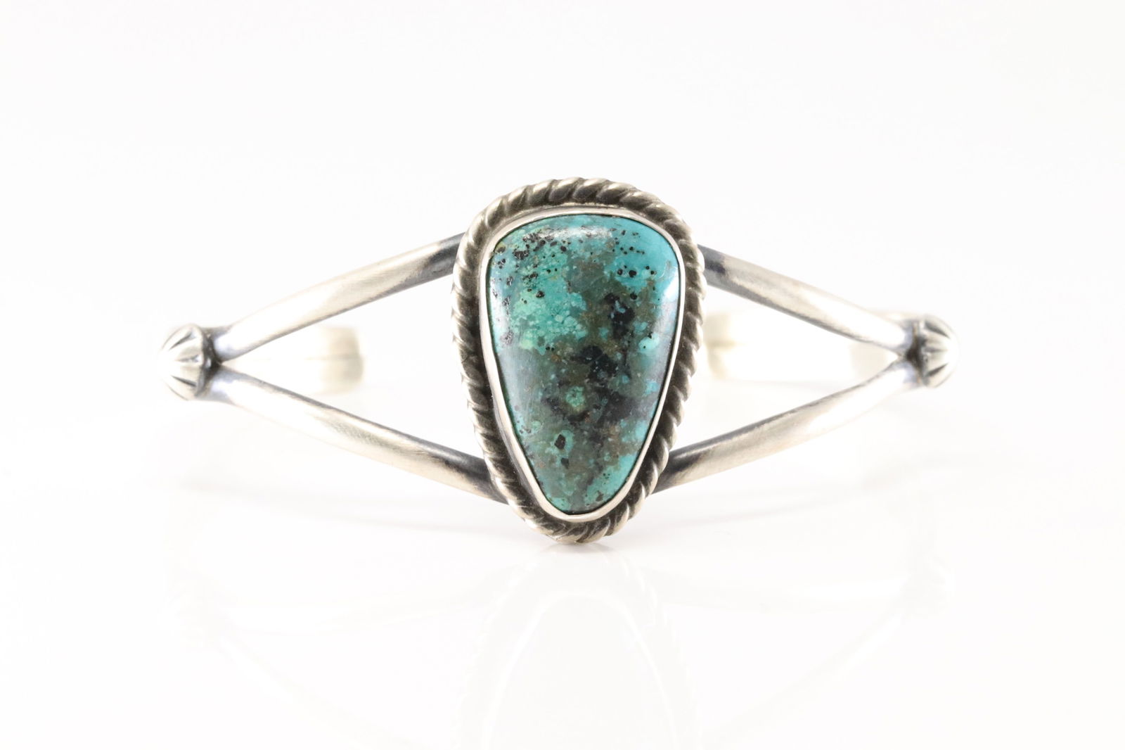 Native America Navajo Sterling Silver Kingman Turquoise Bracelet Cuff By Augustine Largo.: This is a Native America Navajo Sterling Silver Kingman Turquoise Bracelet Cuff By Augustine Largo.