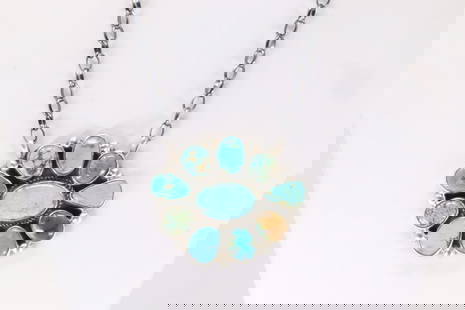 Native America Navajo Sterling Silver Kingman Turquoise Necklace By Geraldine James.: This is a Native America Navajo Sterling Silver Kingman Turquoise Necklace By Geraldine James. Necklace length: 16.00"