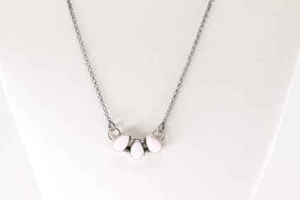 Native America Navajo Sterling Silver Pink Conch Shell Necklace By Maxine Ramirez.