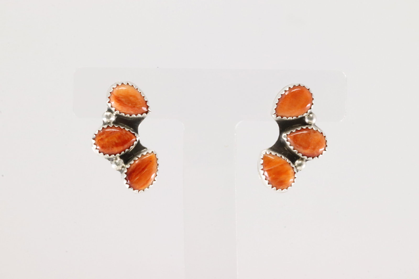 Native America Navajo Sterling Silver Spiny Oyster Post Earring's By Maxine Ramirez.: This is a Native America Navajo Sterling Silver Spiny Oyster Post Earring's By Maxine Ramirez.