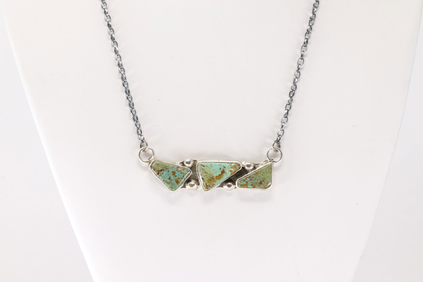 Native America Zuni Sterling Silver Kingman Turquoise Necklace By Jude Candelaria.: This is a Native America Zuni Sterling Silver Kingman Turquoise Necklace By Jude Candelaria. Necklace length: 16.00"