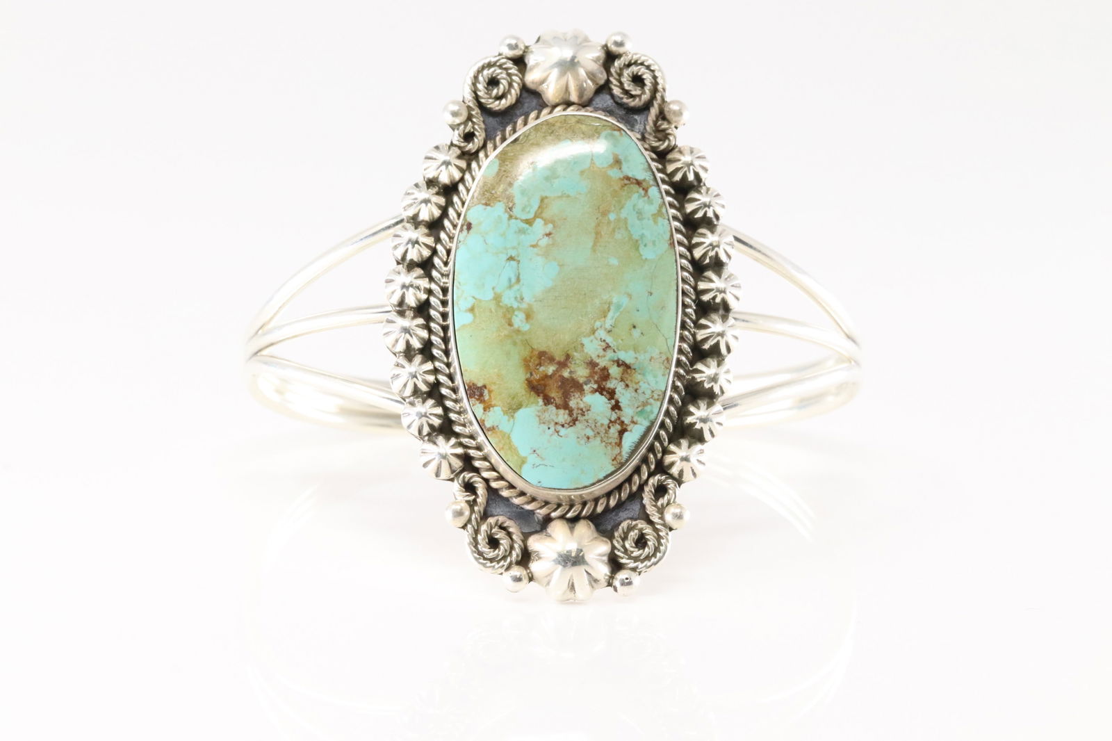 Native America Navajo Sterling Silver Kingman Turquoise Bracelet Cuff By Jennifer Cayaditto.: This is a Native America Navajo Sterling Silver Kingman Turquoise Bracelet Cuff By Jennifer Cayaditto.