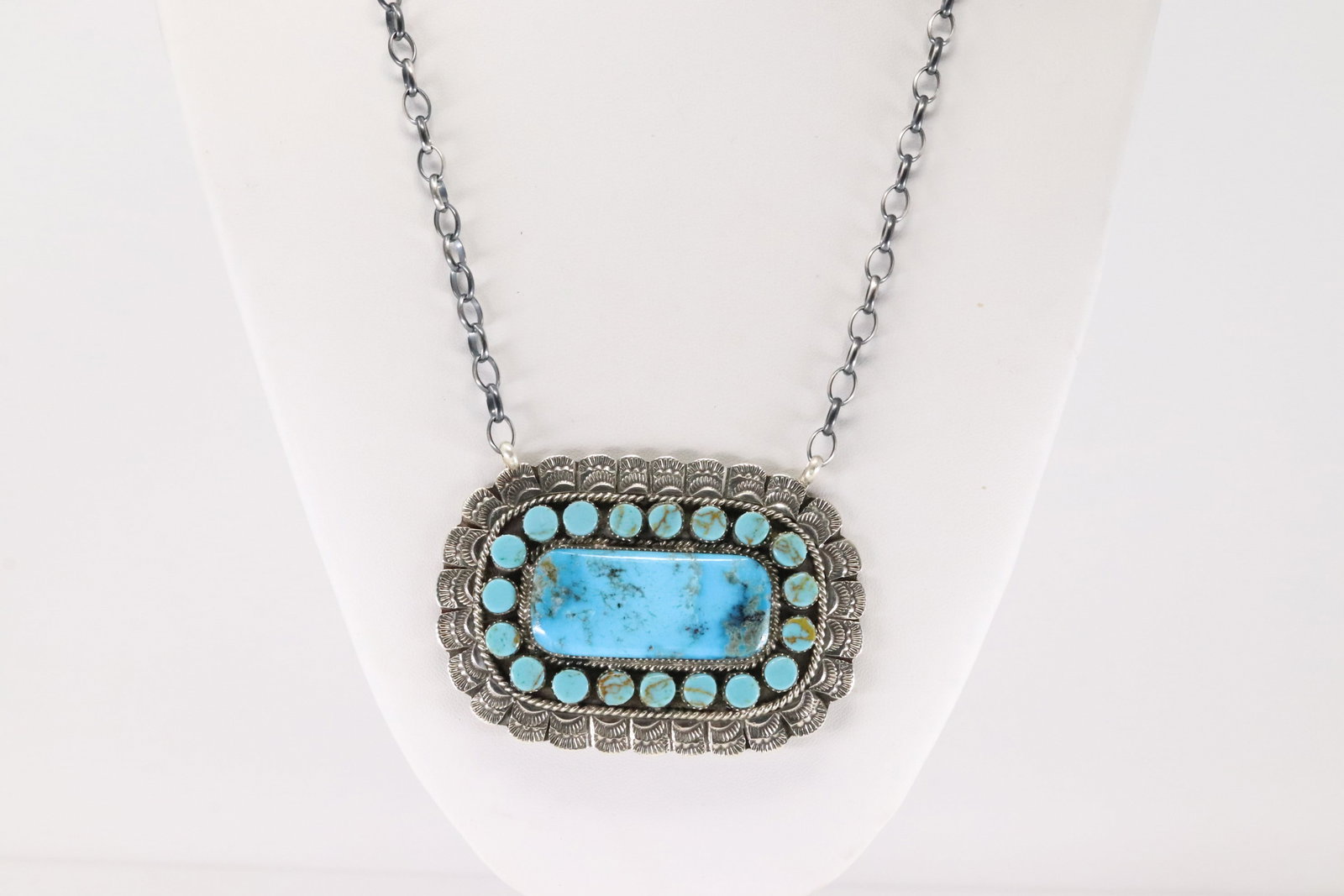 Native America Navajo Sterling Silver Kingman Turquoise Necklace By Larry Etcitty.: This is a Native America Navajo Sterling Silver Kingman Turquoise Necklace By Larry Etcitty. Necklace length: 18.00"