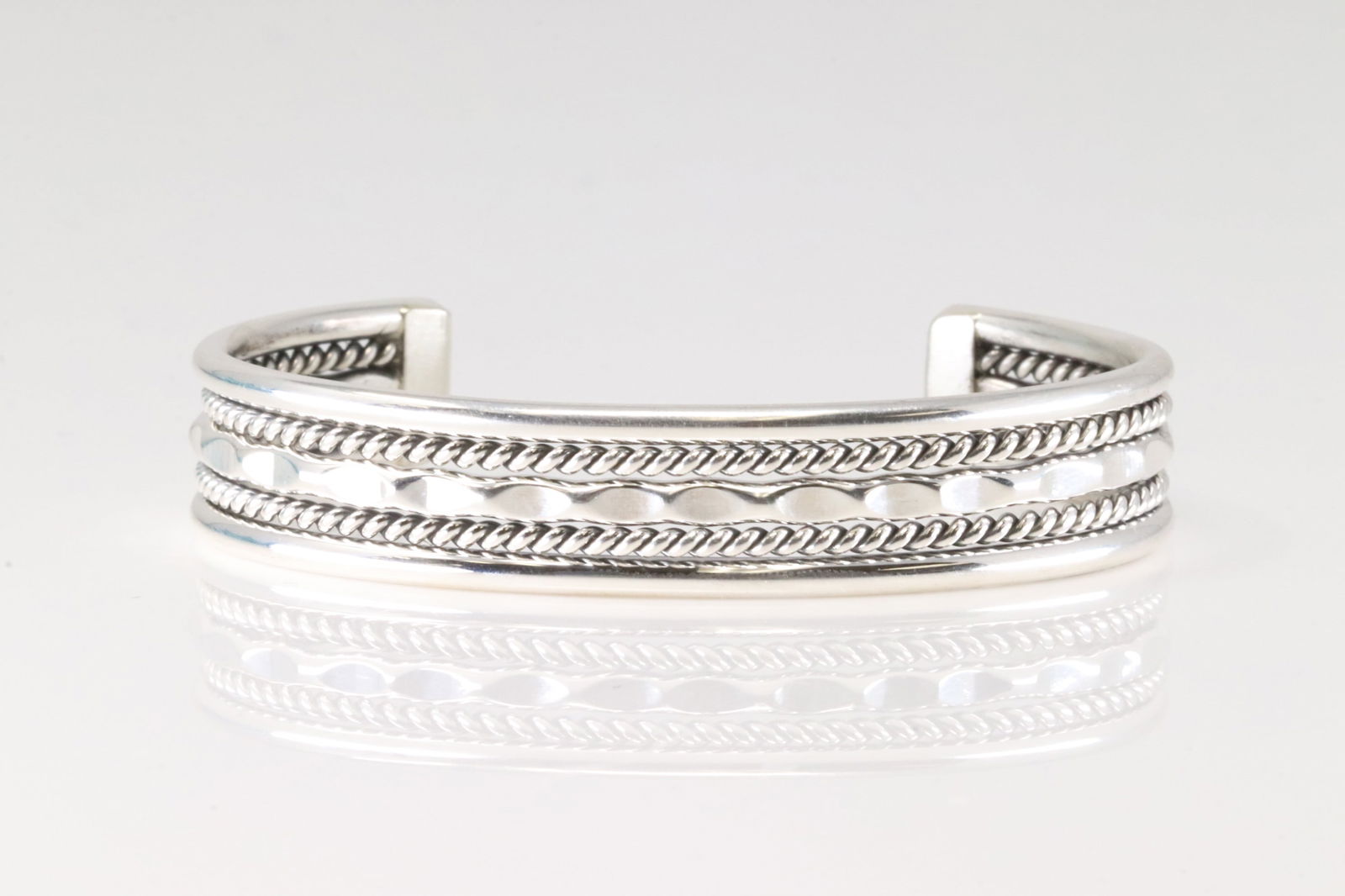 Native America Navajo Sterling Silver Solid Bracelet Cuff By Elaine Tahe.: This is a Native America Navajo Sterling Silver Solid Bracelet Cuff By Elaine Tahe.