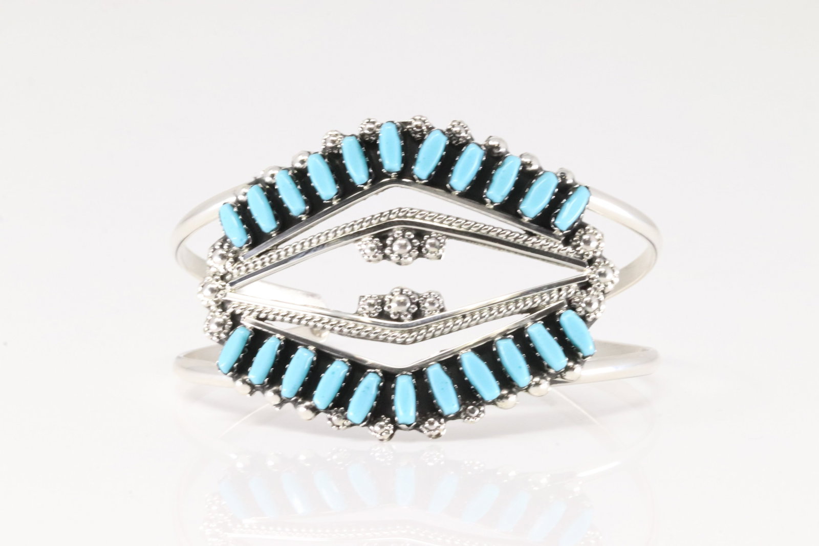 Native America Zuni Sterling Silver Turquoise Bracelet Cuff By Veronica Martza.: This is a Native America Zuni Sterling Silver Turquoise Bracelet Cuff By Veronica Martza.