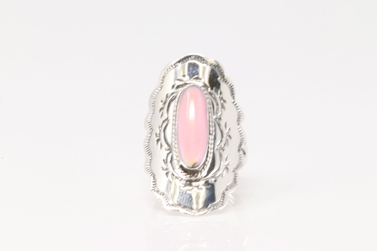 Native America Navajo Sterling Silver Pink Conch Shell Ring By Charlene Yazzie. (1 of 4)