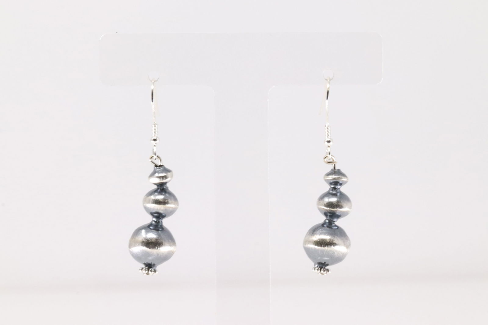 Native America Navajo Sterling Silver Pearl Beaded Dangling Earring's By Treva Jim.: This is a Native America Navajo Sterling Silver Pearl Beaded Dangling Earring's By Treva Jim.