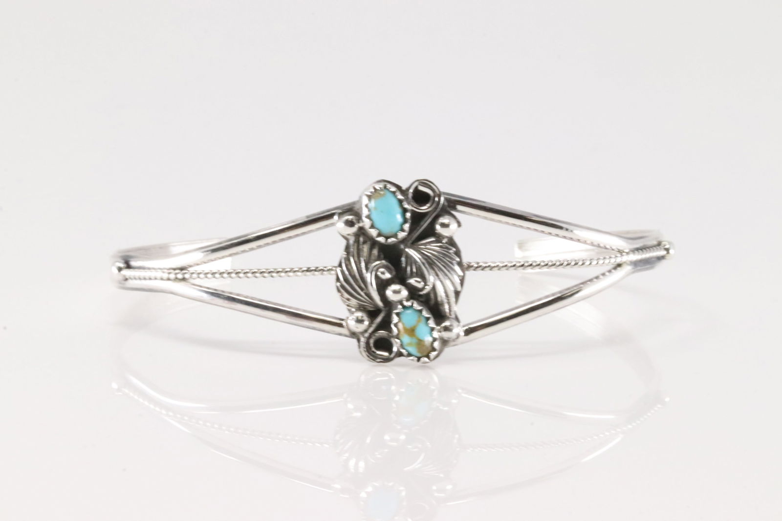 Native America Navajo Sterling Silver Turquoise Bracelet Cuff By Harris Largo.: This is a Native America Navajo Sterling Silver Turquoise Bracelet Cuff By Harris Largo.