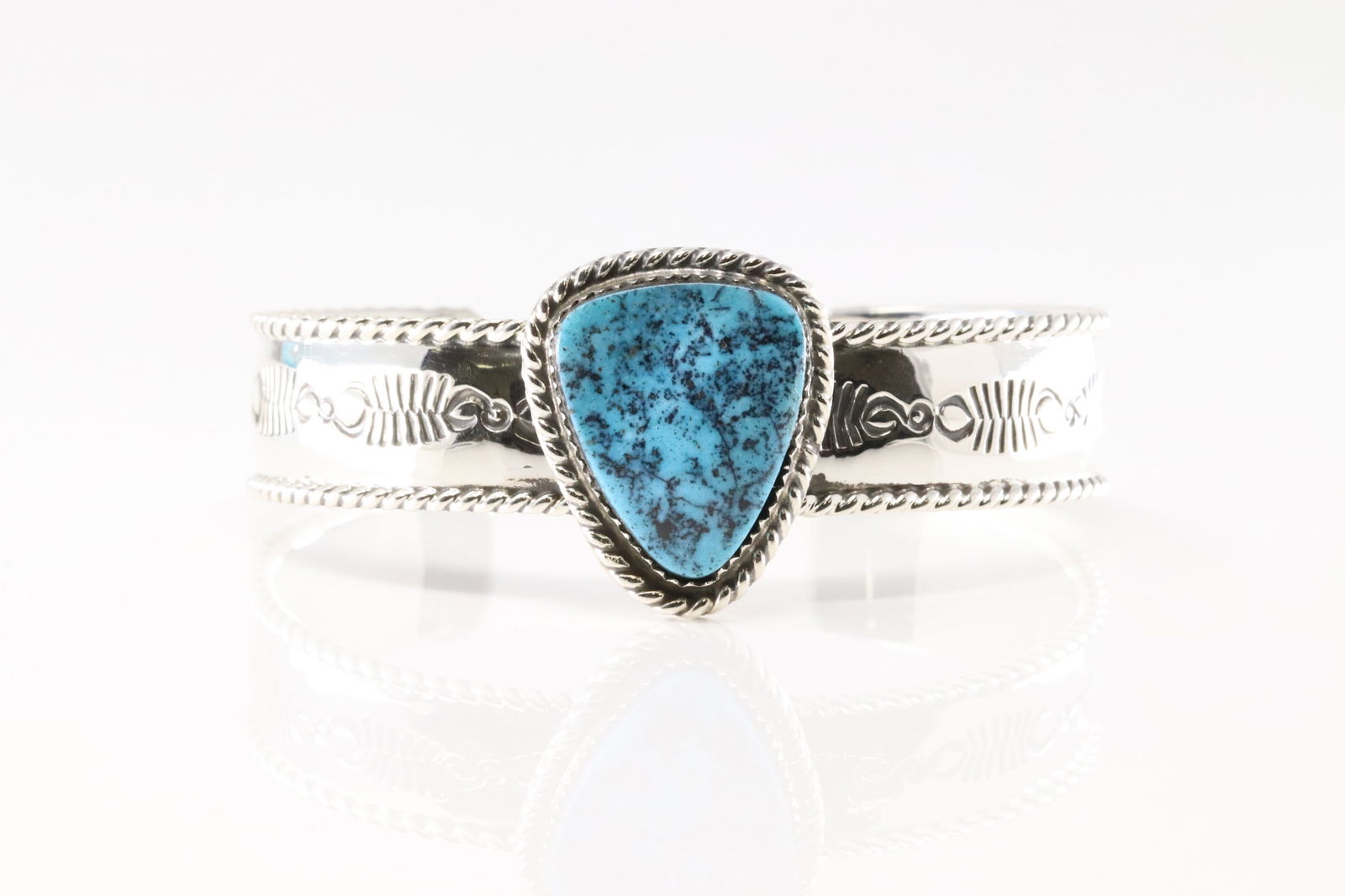 Native America Navajo Sterling Silver Kingman Turquoise Bracelet Cuff By Jason Bahe.: This is a Native America Navajo Sterling Silver Kingman Turquoise Bracelet Cuff By Jason Bahe.