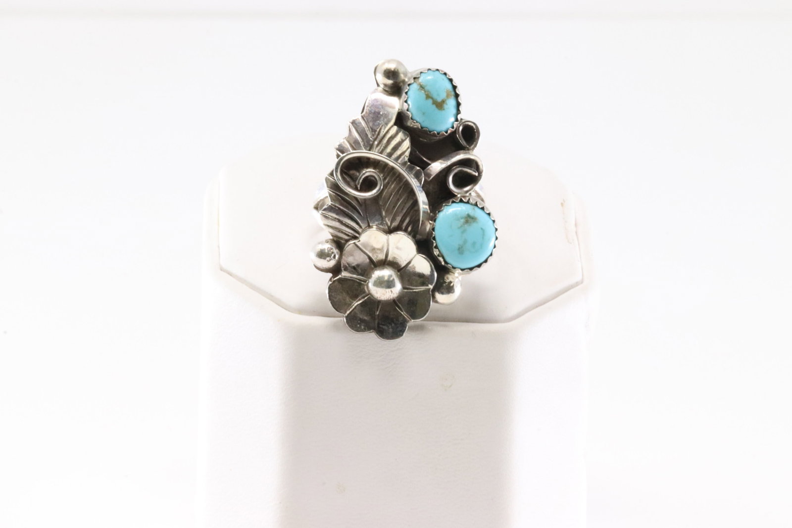Native America Navajo Sterling Silver Floral Turquoise Ring By J.: This is a Native America Navajo Sterling Silver Floral Turquoise Ring By J. Ring size: 11.75.