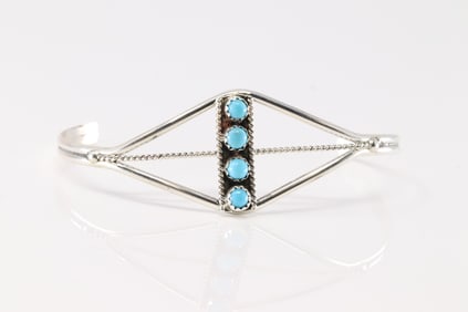 Native America Navajo Sterling Silver Turquoise Bracelet Cuff.