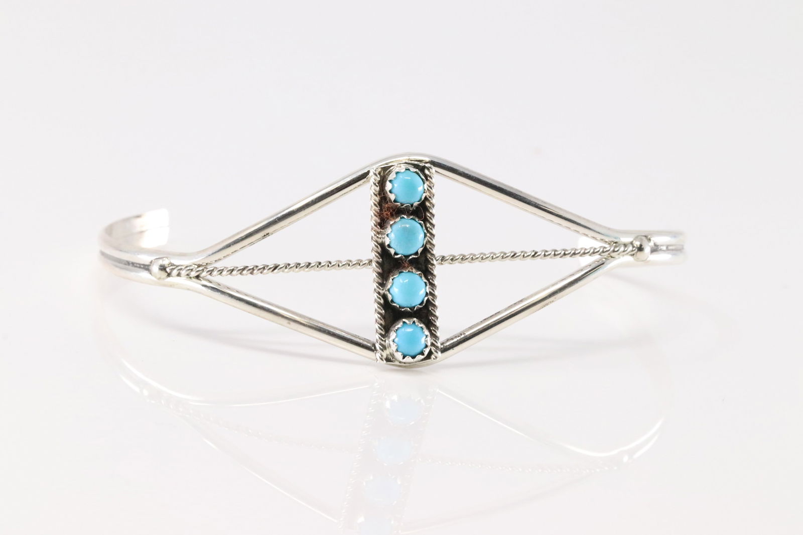 Native America Navajo Sterling Silver Turquoise Bracelet Cuff.: This is a Native America Navajo Sterling Silver Turquoise Bracelet Cuff.