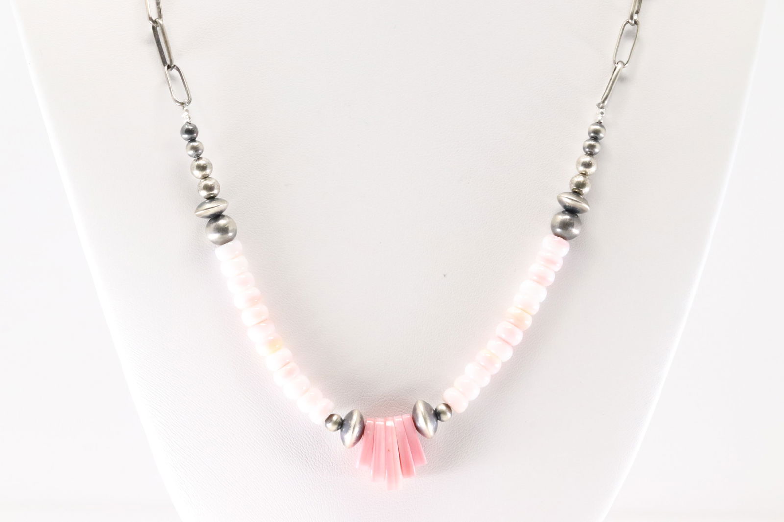 Native America Navajo Sterling Silver Pink Conch Shell Necklace. (1 of 4)