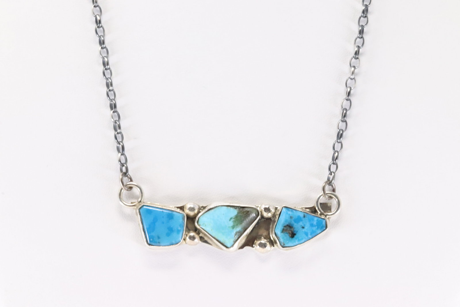 Native America Zuni Sterling Silver Kingman Turquoise Necklace By Jude Candelaria.: This is a Native America Zuni Sterling Silver Kingman Turquoise Necklace By Jude Candelaria. Necklace length: 16.00"