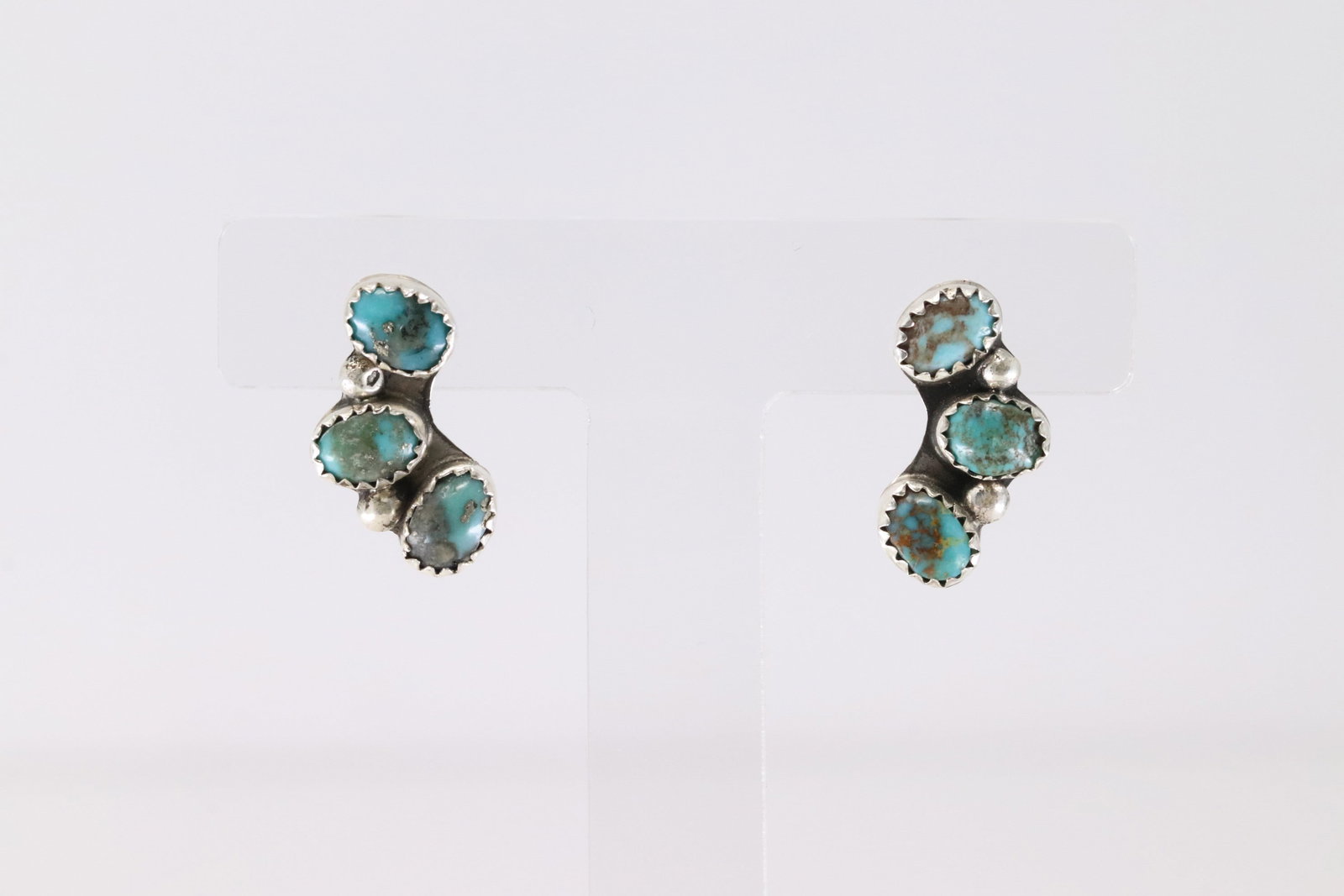 Native America Navajo Sterling Silver Kingman Turquoise Post Earring's By Maxine Ramirez.: This is a Native America Navajo Sterling Silver Kingman Turquoise Post Earring's By Maxine Ramirez.