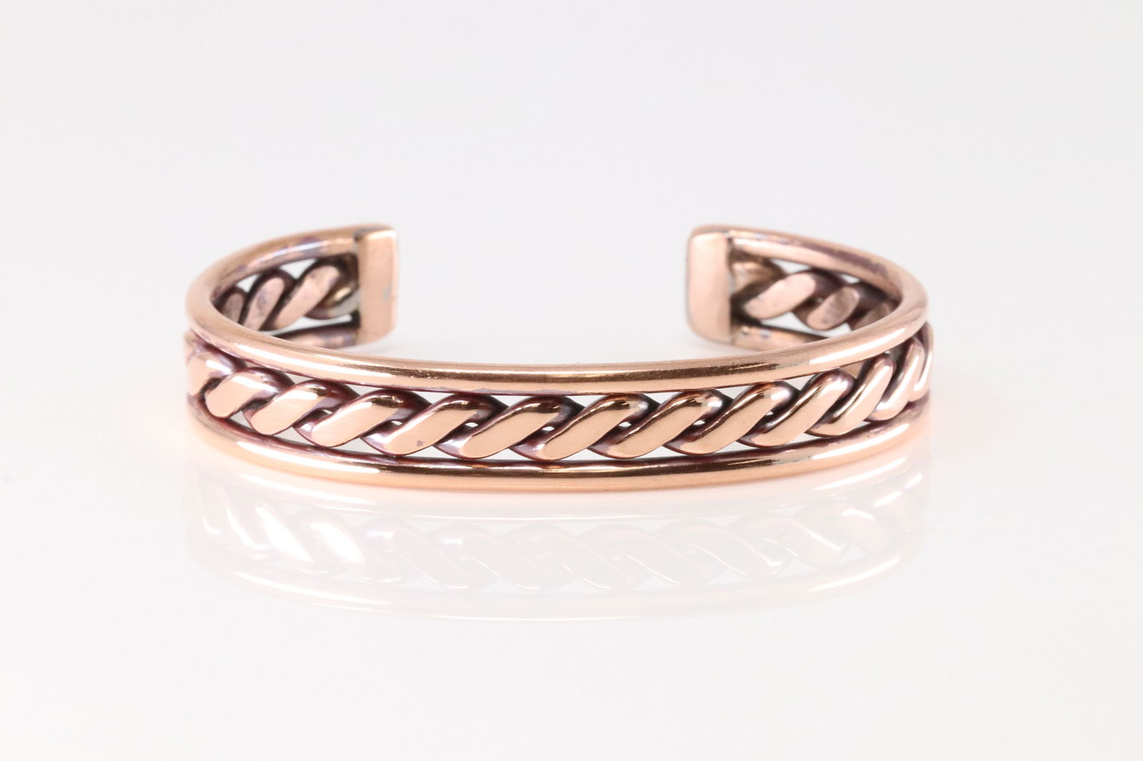Native America Navajo Copper Bracelet Cuff By Elaine Tahe.: This is a Native America Navajo Copper Bracelet Cuff By Elaine Tahe.