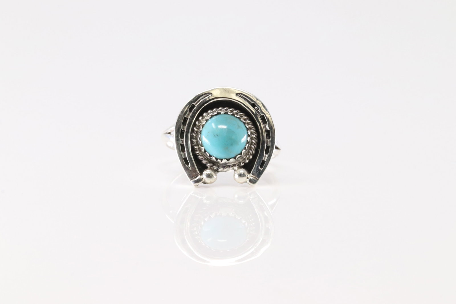 Native America Navajo Sterling Silver Turquoise Naja Ring By Theresa Smith.: This is a Native America Navajo Sterling Silver Turquoise Naja Ring By Theresa Smith. Ring size: 8.00.