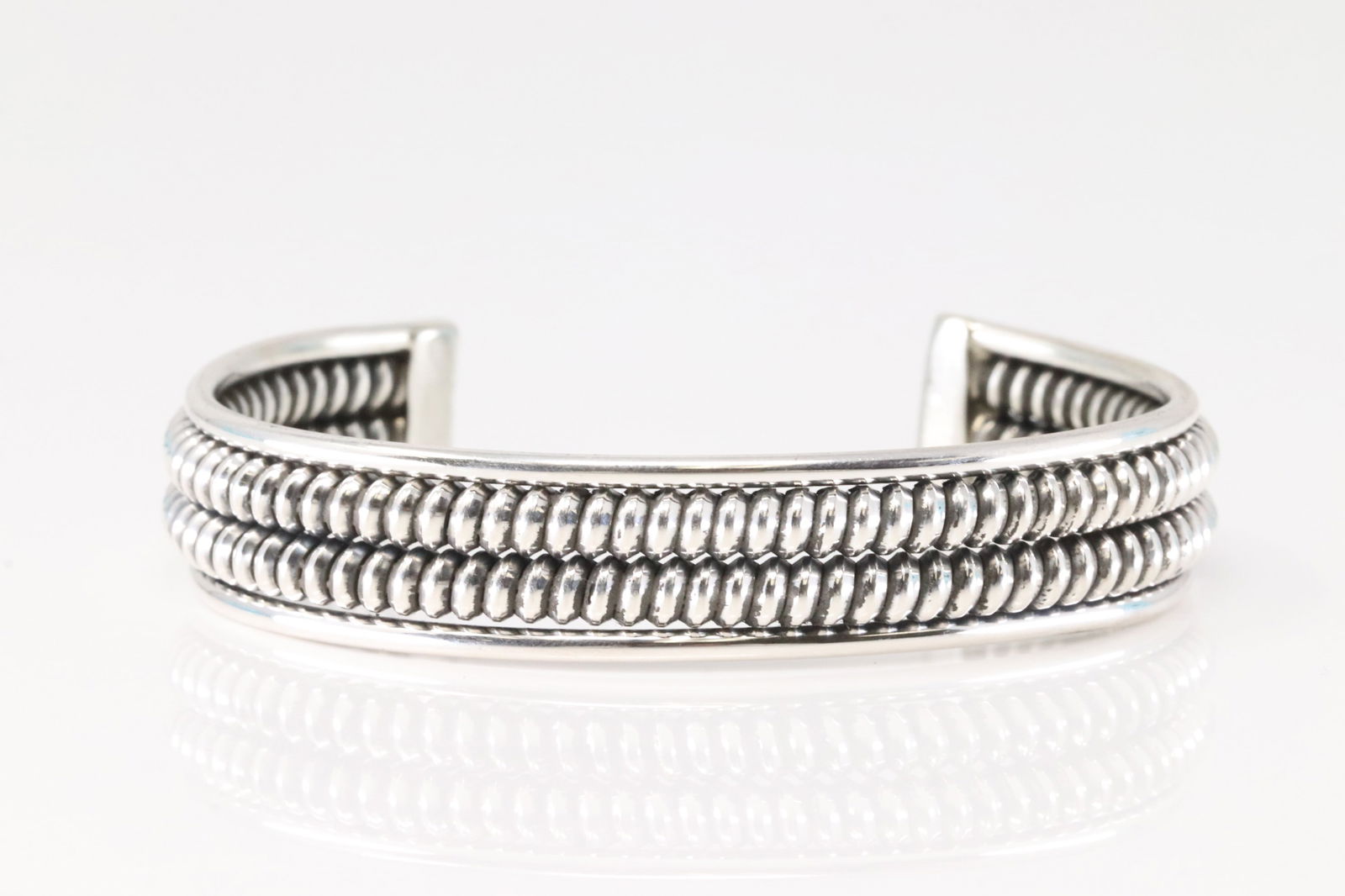 Native America Navajo Sterling Silver Solid Bracelet Cuff By Elaine Tahe.: This is a Native America Navajo Sterling Silver Solid Bracelet Cuff By Elaine Tahe.