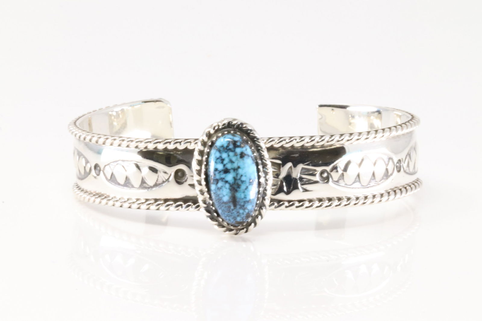 Native America Navajo Sterling Silver Kingman Turquoise Bracelet Cuff By Jason Bahe.: This is a Native America Navajo Sterling Silver Kingman Turquoise Bracelet Cuff By Jason Bahe.