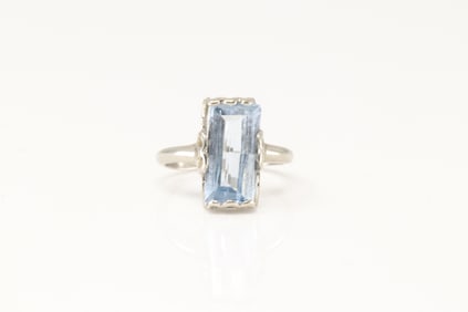 Aquamarine Ring 10K.
