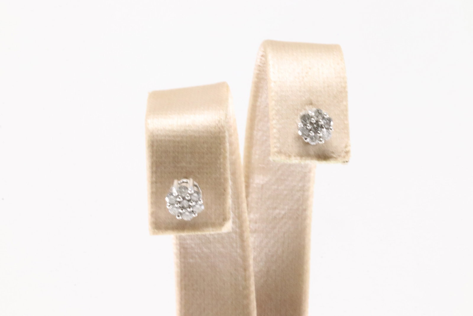 Diamond Stud Earring 10Kt. (1 of 3)