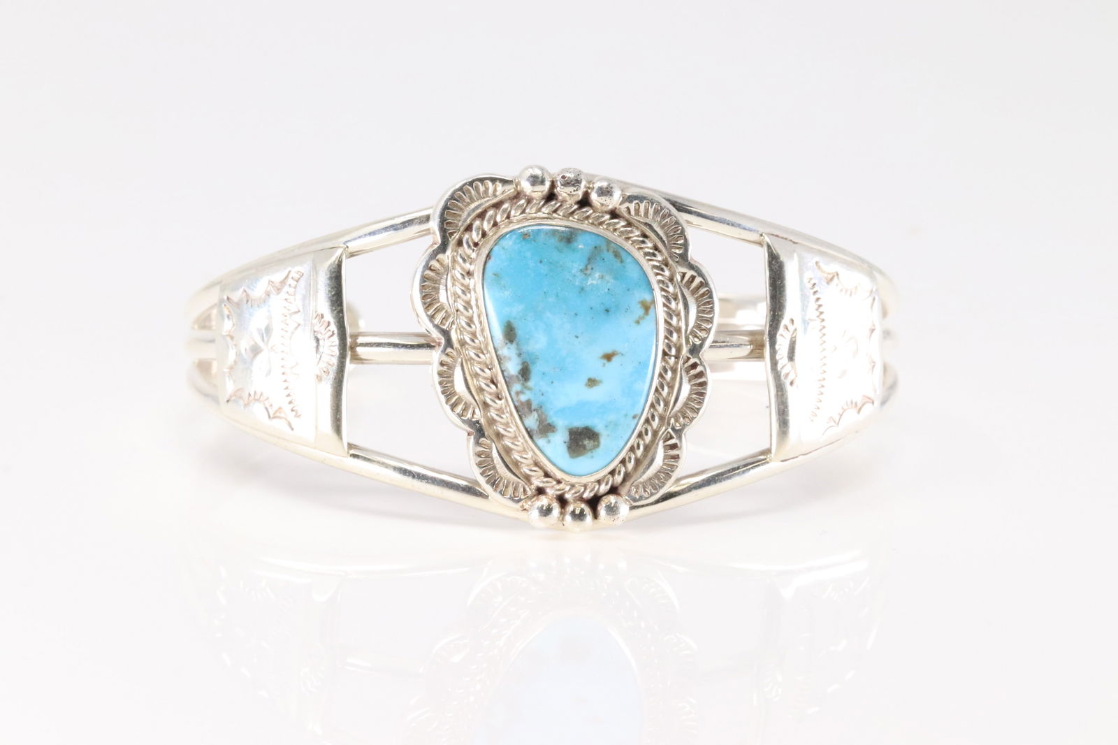 Native America Navajo Sterling Silver Kingmna Turquoise Bracelet Cuff By Allanna Yellow.: This is a Native America Navajo Sterling Silver Kingmna Turquoise Bracelet Cuff By Allanna Yellow.