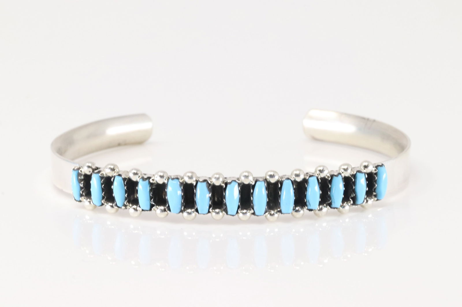 Native America ZuniSterling Silver Kingman Turquoise Bracelet Cuff By Veronica Martza.: This is a Native America ZuniSterling Silver Kingman Turquoise Bracelet Cuff By Veronica Martza.