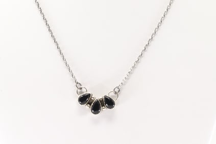 Native America Navajo Sterling Silver Black Onyx Necklace By Maxine Ramirez.