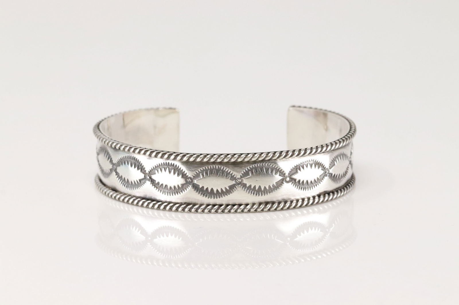 Native America Navajo Sterling Silver Solid Design Bracelet Cuff By Jason Bahe. (1 of 4)