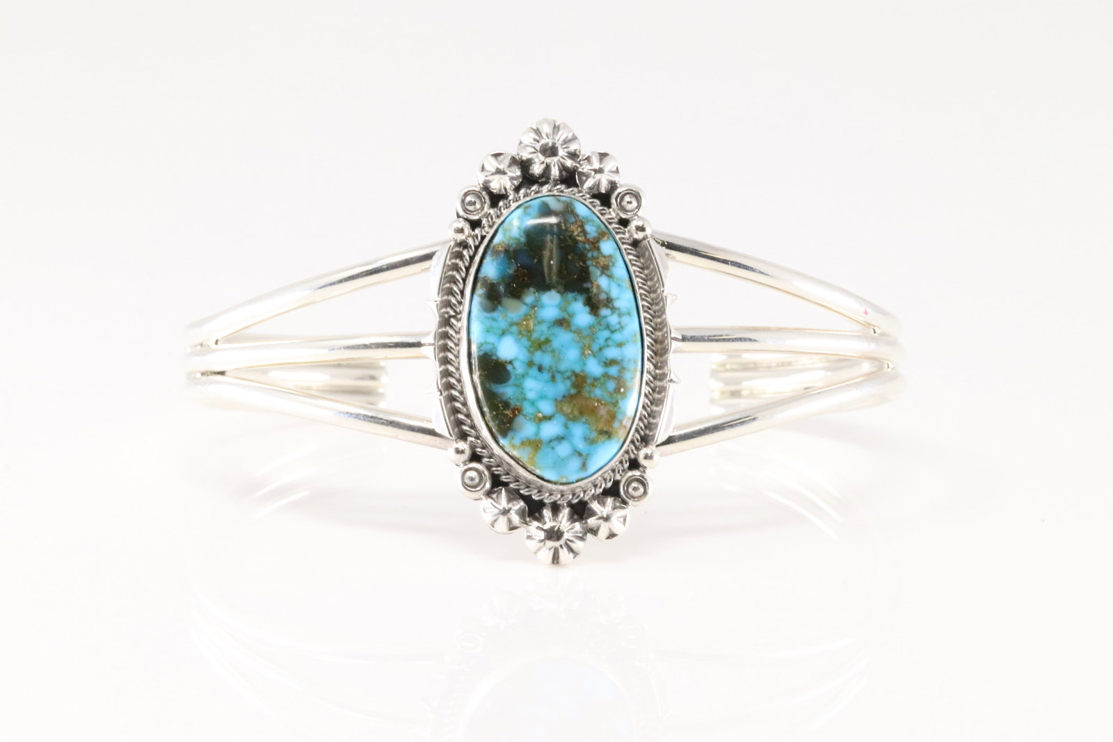 Native America Navajo Sterling Silver Turquoise Bracelet Cuff By Daniel Benally.: This is a Native America Navajo Sterling Silver Turquoise Bracelet Cuff By Daniel Benally.