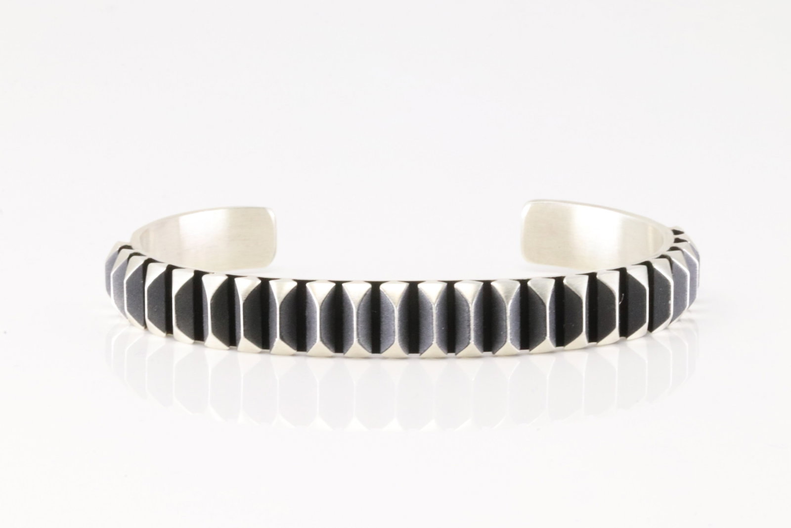 Native America Navajo Sterling Silver Solid Bracelet Cuff By L.Tahe.: This is a Native America Navajo Sterling Silver Solid Bracelet Cuff By L.Tahe.