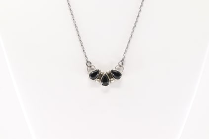 Native America Navajo Sterling Silver Black Onyx Necklace By Maxine Ramirez.