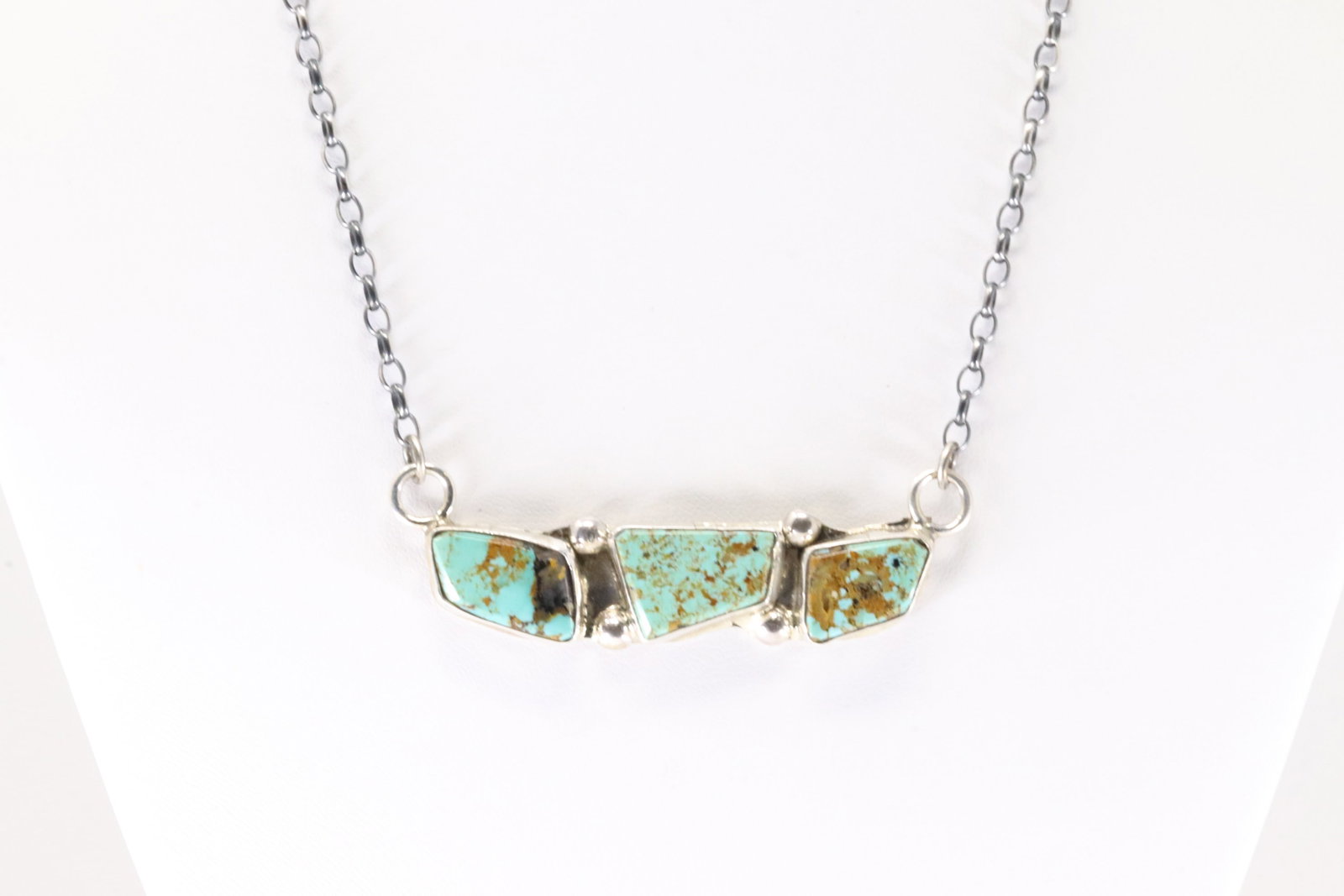 Native America Zuni Sterling Silver Kingman Turquoise Neklace By Jude Candelaria.: This is a Native America Zuni Sterling Silver Kingman Turquoise Neklace By Jude Candelaria. Necklace length: 18.00"