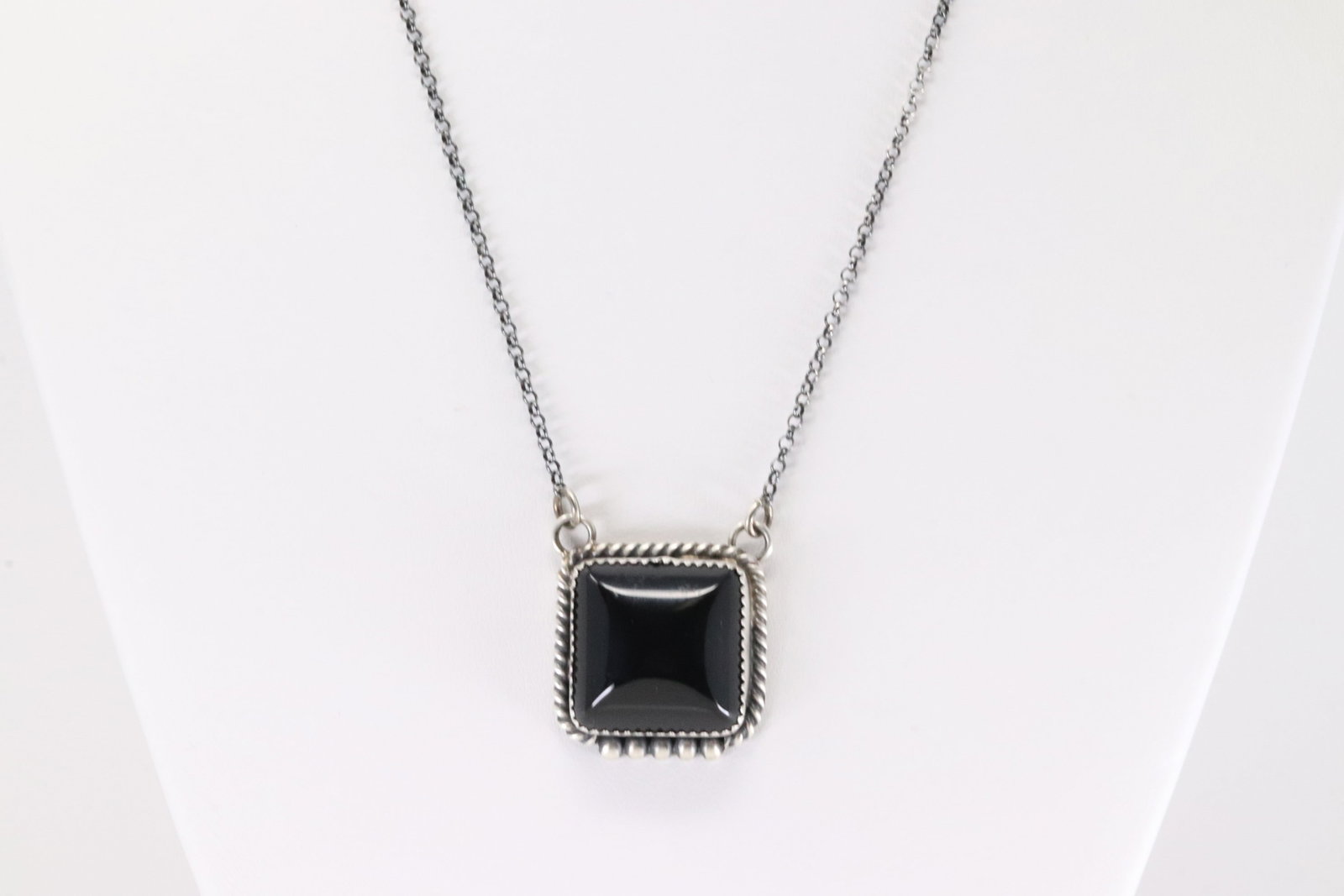 Native America Navajo Sterling Silver Black Onyx Necklace By Freda Martinez.: This is a Native America Navajo Sterling Silver Black Onyx Necklace By Freda Martinez. Necklace Length: 16.00".