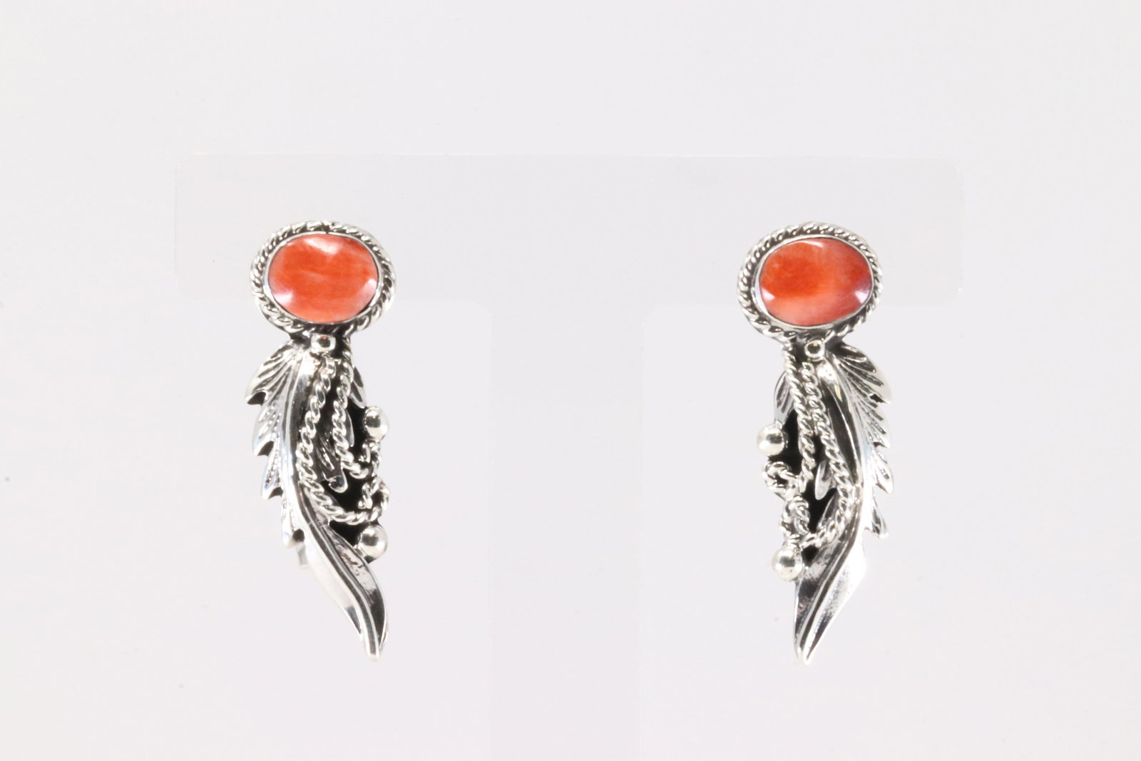 Native America Navajo Sterling Silver Spiny Oyster Post Earring's By Gilbert Smith.: This is a Native America Navajo Sterling Silver Spiny Oyster Post Earring's By Gilbert Smith.