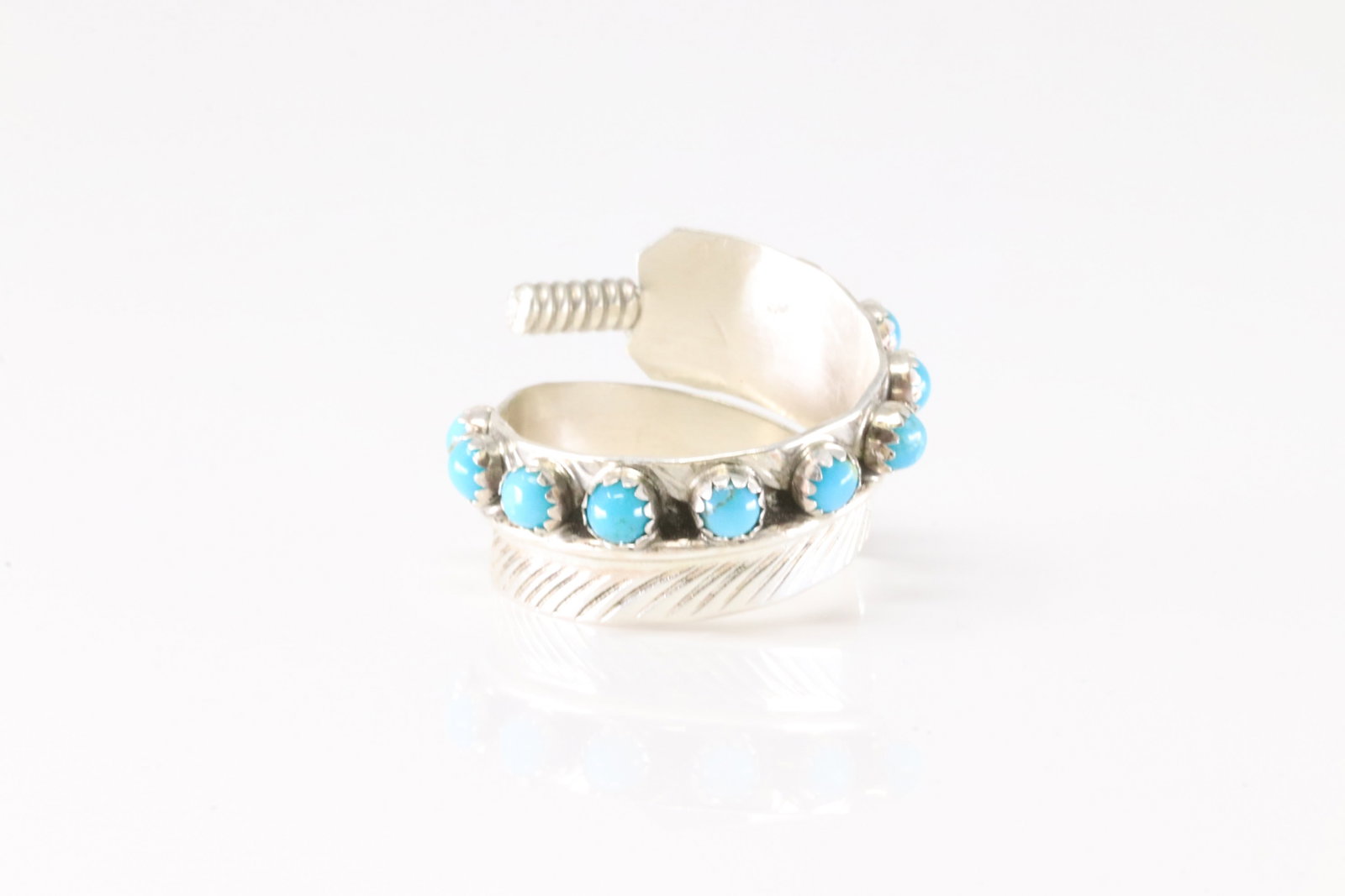 Native America Navajo Sterling Silver Turquoise Feather Ring By Aaron Davis.: This is a Native America Navajo Sterling Silver Turquoise Feather Ring By Aaron Davis. Ring size: 6.50.