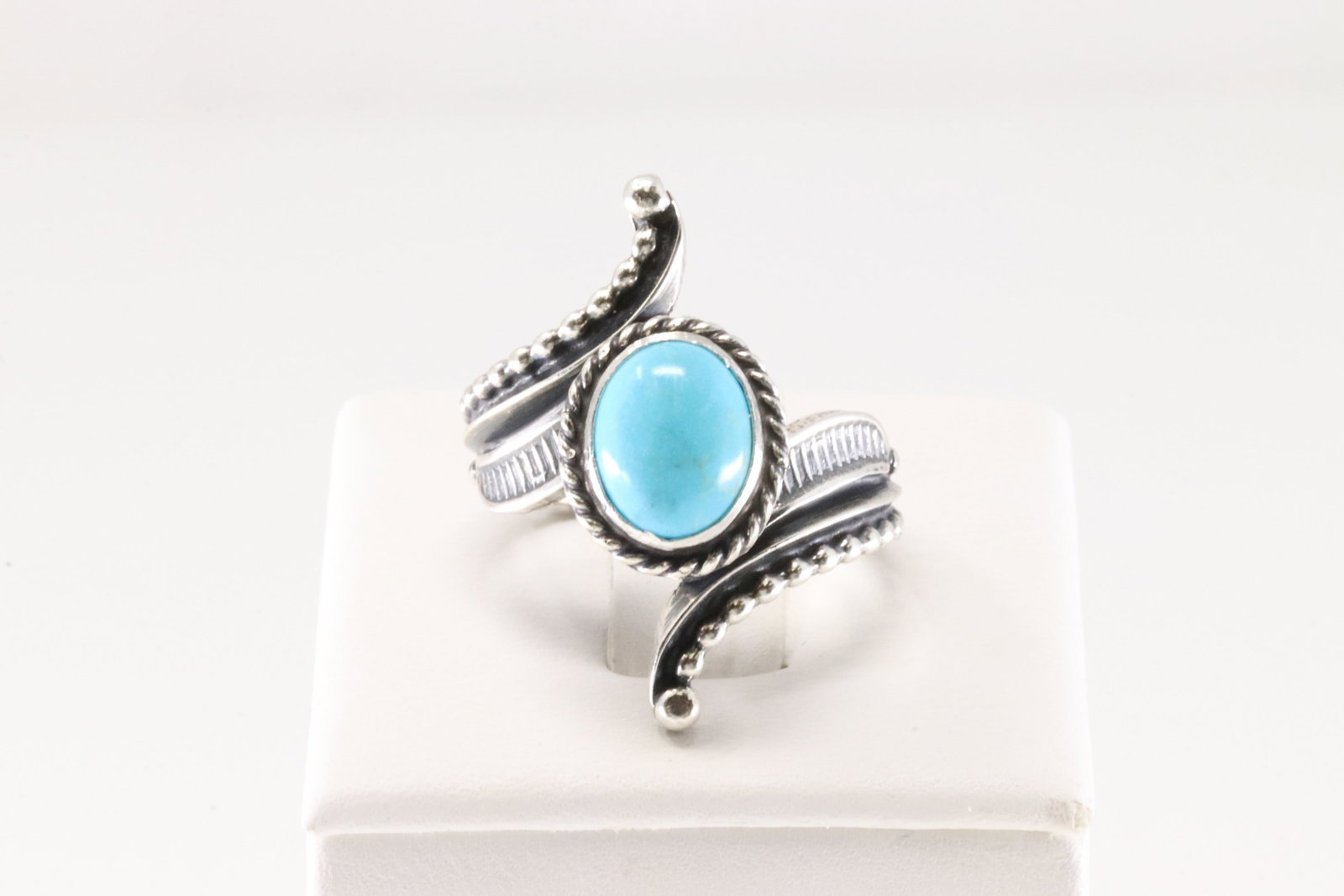 Native America Navajo Sterling Silver Turquoise Ring By Thomas Yazzie.: This is a Native America Navajo Sterling Silver Turquoise Ring By Thomas Yazzie. Ring size: 8.00.