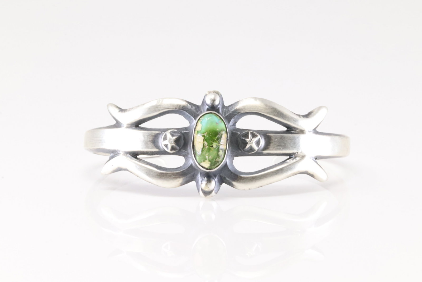 Native America Navajo Sterling Silver Sonora Gold Turquoise Bracelet Cuff By Chimney Butte.: This is a Native America Navajo Sterling Silver Sonora Gold Turquoise Bracelet Cuff By Chimney Butte.