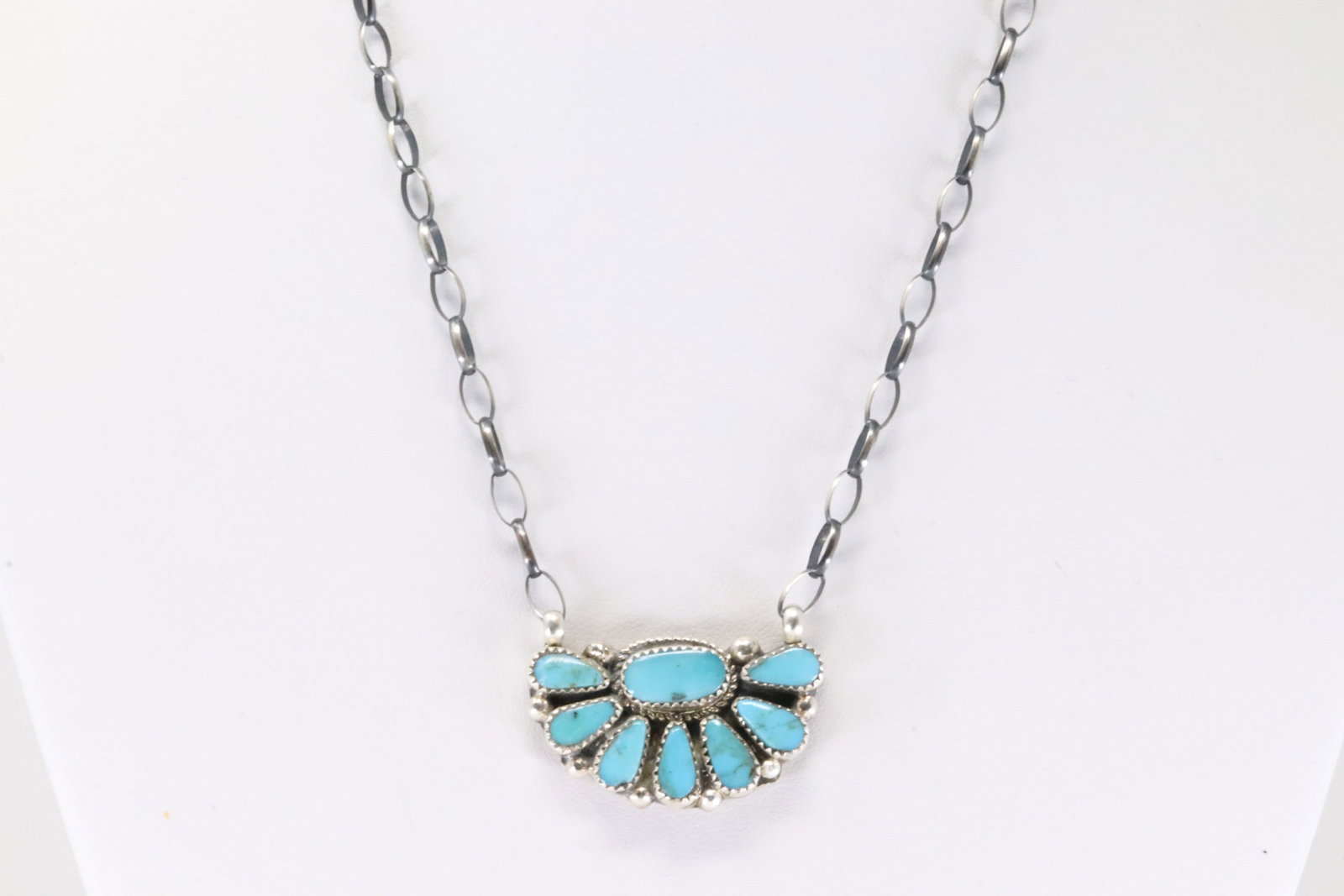 Native America Navajo Sterling Silver Turquoise Kingman Necklace By Alicia Wilson.: This is a Native America Navajo Sterling Silver Turquoise Kingman Necklace By Alicia Wilson. Necklace Length: 16.00"