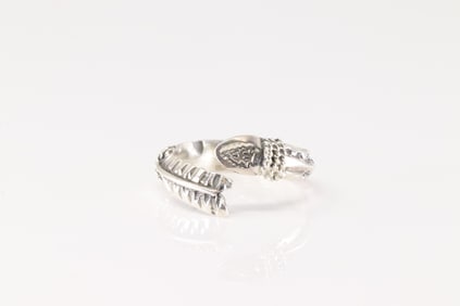 Native America Navajo Sterling Silver Solid Arrow Ring By Delayne Reeves.