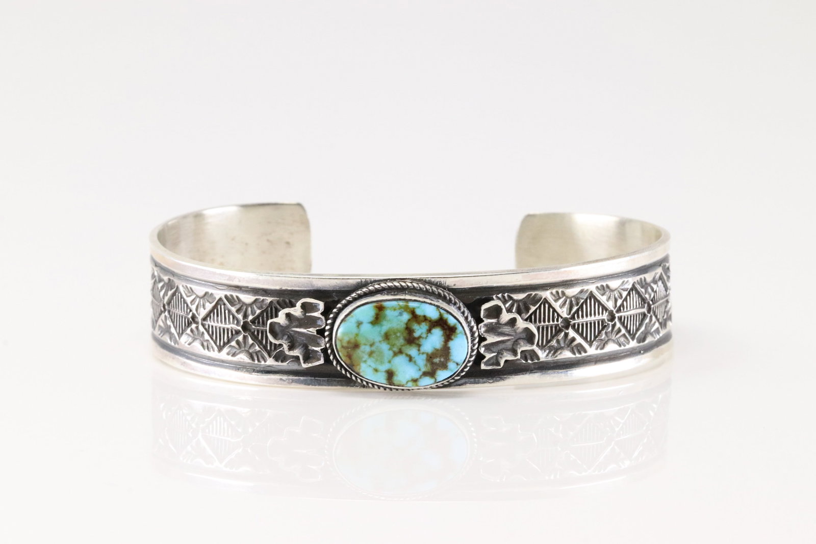 Native America Navajo Sterling Silver Kingman Turquoise Bracelet Cuff By Leonard Maloney.: This is a Native America Navajo Sterling Silver Kingman Turquoise Bracelet Cuff By Leonard Maloney.