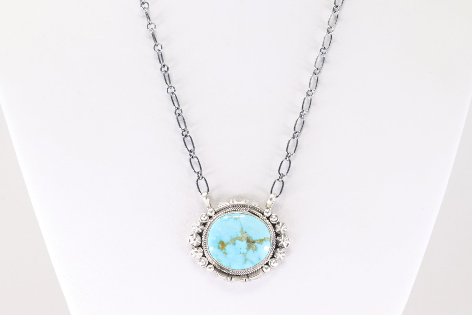 Native America Navajo Sterling Silver Kingman Turquoise Necklace By Daniel Benally.: This is a Native America Navajo Sterling Silver Kingman Turquoise Necklace By Daniel Benally. Necklace length: 18.00"