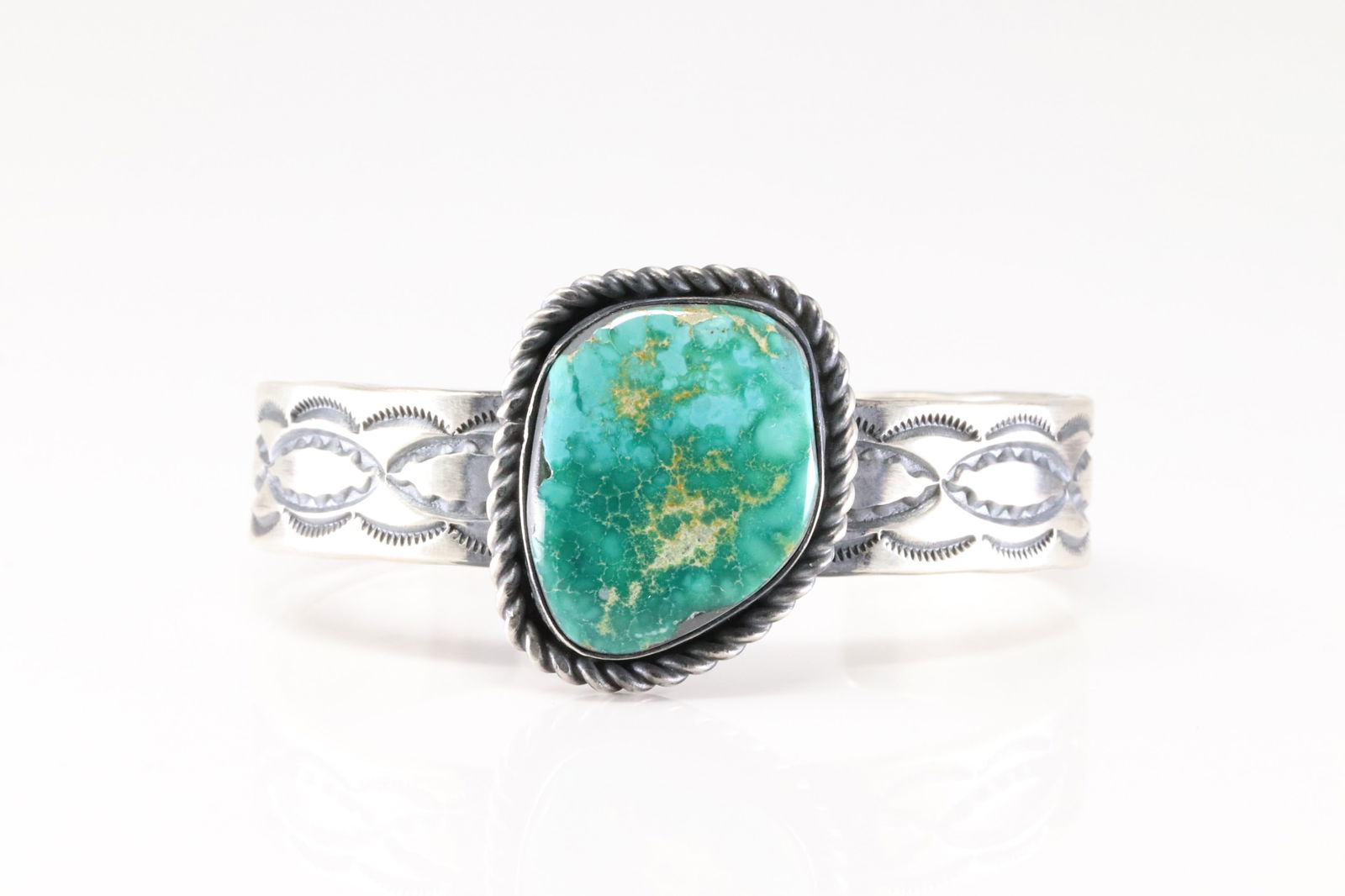 Native America Navajo Sterling Silver Kingman Turquoise Bracelet Cuff By Chimney Butte. (1 of 4)