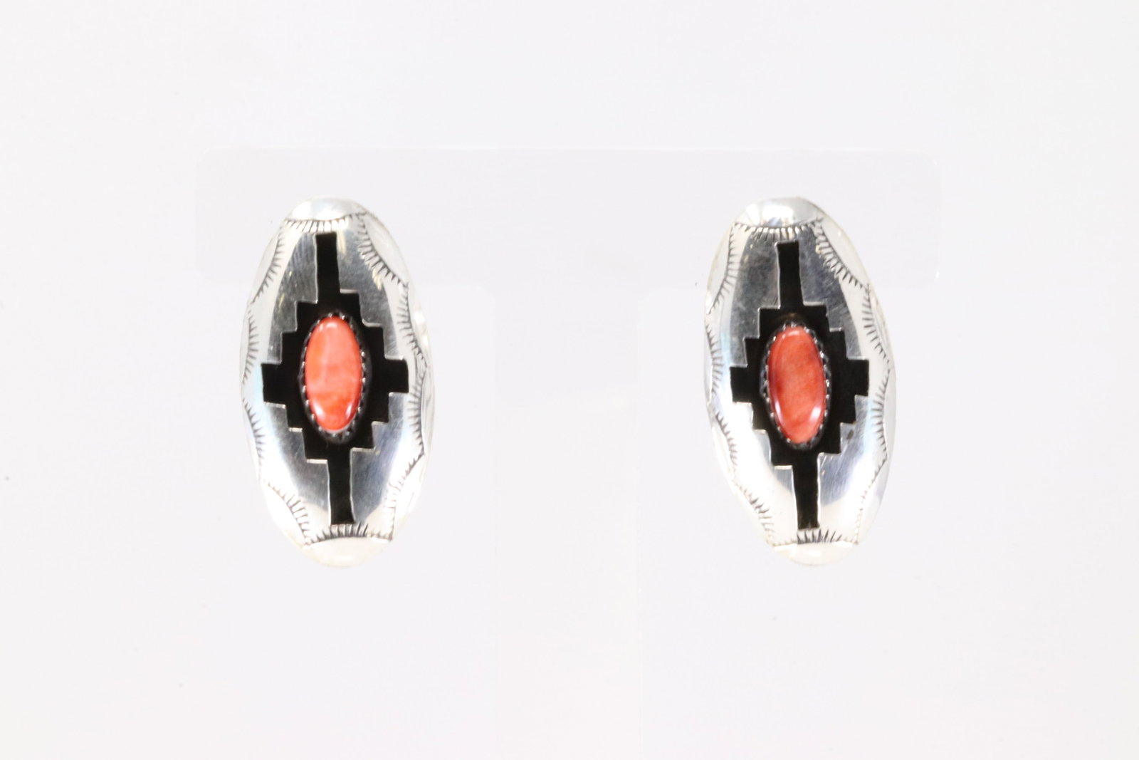 Native America Navajo Sterling Silver Spiny Oyster Post Earring's By Felix Perry.: This is a Native America Navajo Sterling Silver Spiny Oyster Post Earring's By Felix Perry.