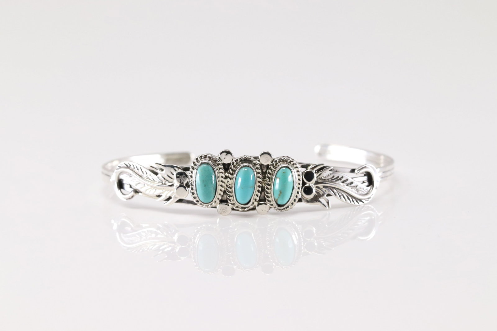 Native America Navajo Sterling Silver Turquoise Bracelet Cuff By Andrew Vandever.: This is a Native America Navajo Sterling Silver Turquoise Bracelet Cuff By Andrew Vandever.
